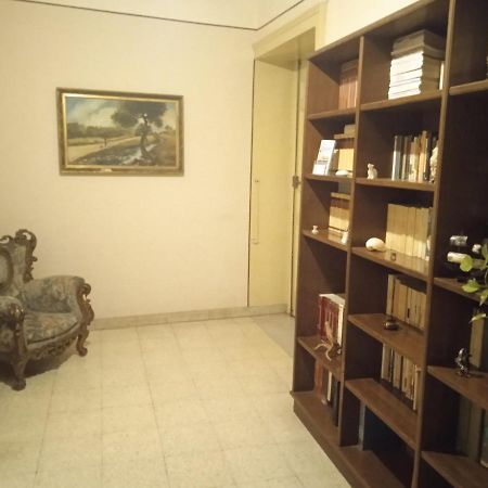 לינה וארוחת בוקר קטאניה Bed And Books Isabella מראה חיצוני תמונה