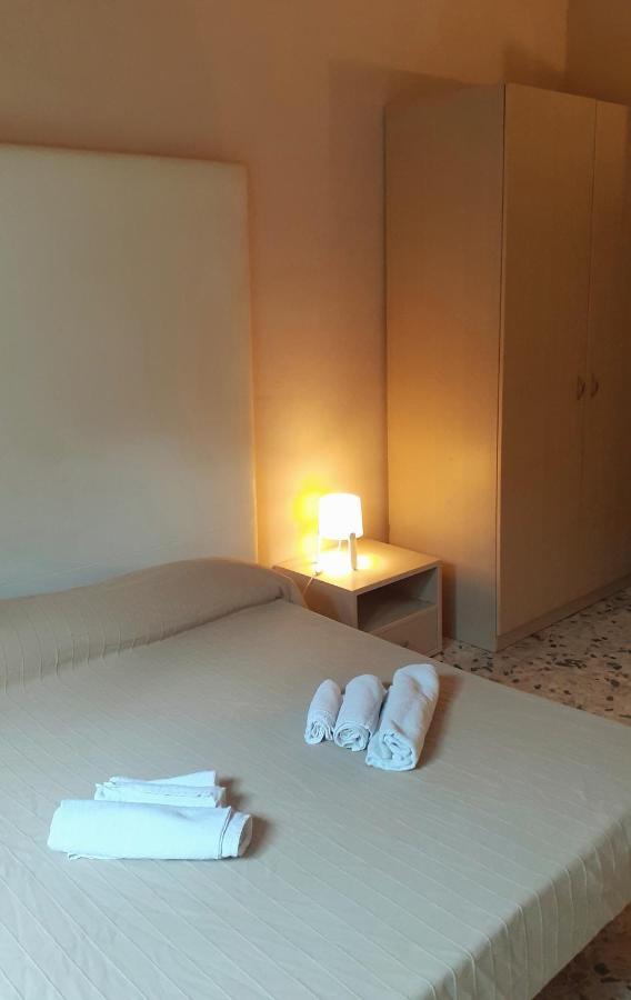 לינה וארוחת בוקר קטאניה Bed And Books Isabella מראה חיצוני תמונה