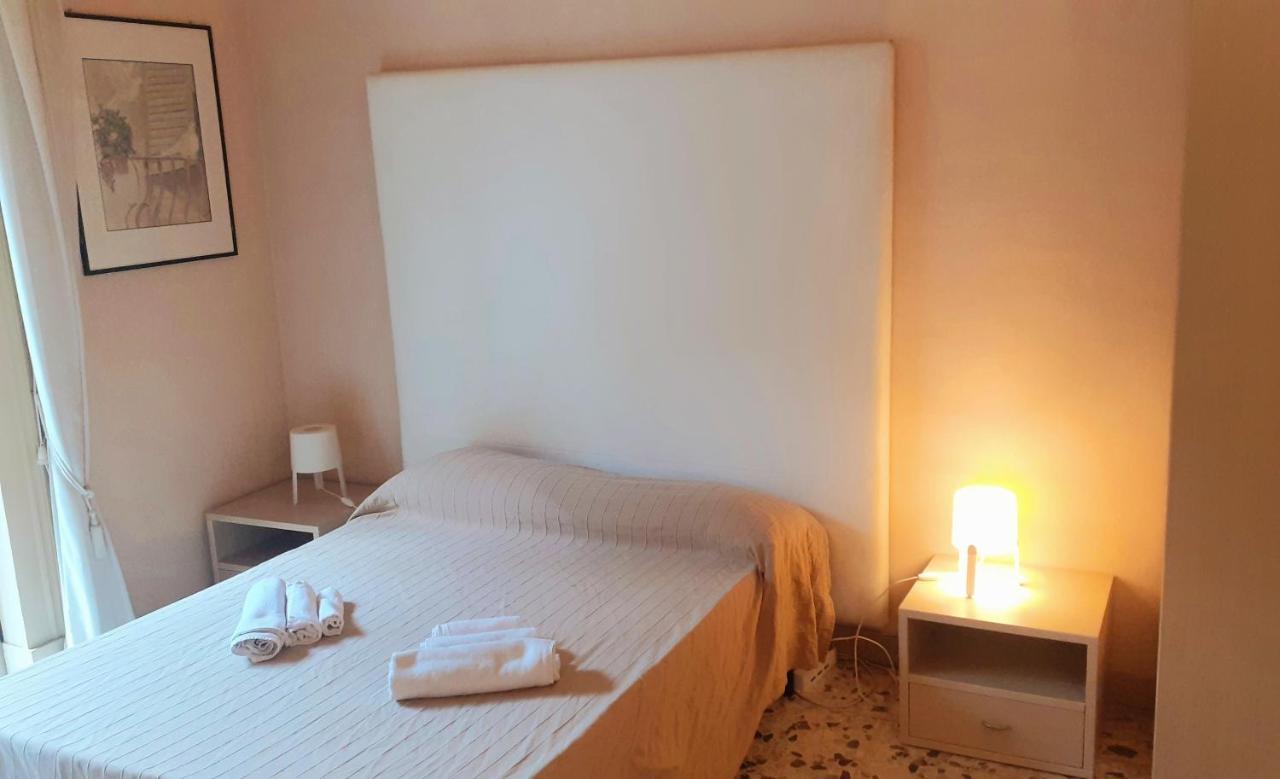 לינה וארוחת בוקר קטאניה Bed And Books Isabella מראה חיצוני תמונה