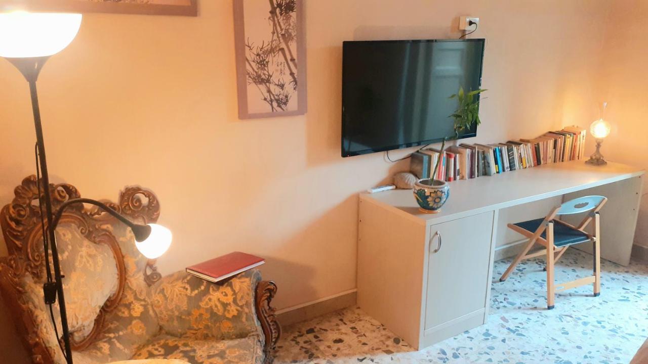 לינה וארוחת בוקר קטאניה Bed And Books Isabella מראה חיצוני תמונה