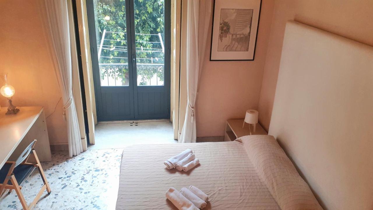 לינה וארוחת בוקר קטאניה Bed And Books Isabella מראה חיצוני תמונה
