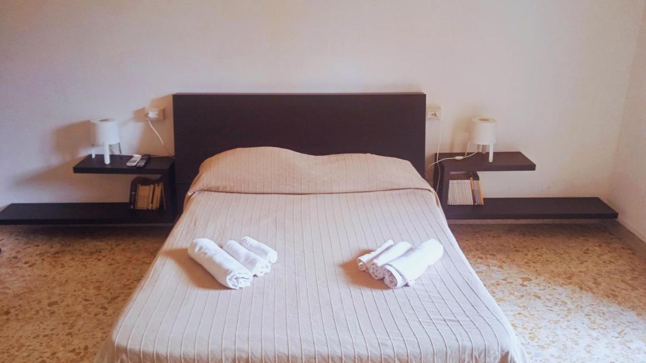 לינה וארוחת בוקר קטאניה Bed And Books Isabella מראה חיצוני תמונה
