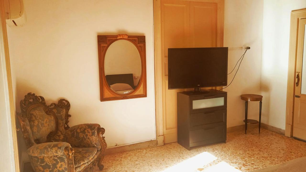 לינה וארוחת בוקר קטאניה Bed And Books Isabella מראה חיצוני תמונה