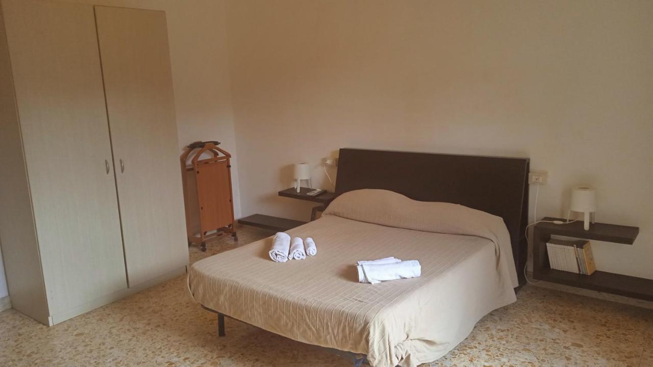 לינה וארוחת בוקר קטאניה Bed And Books Isabella מראה חיצוני תמונה