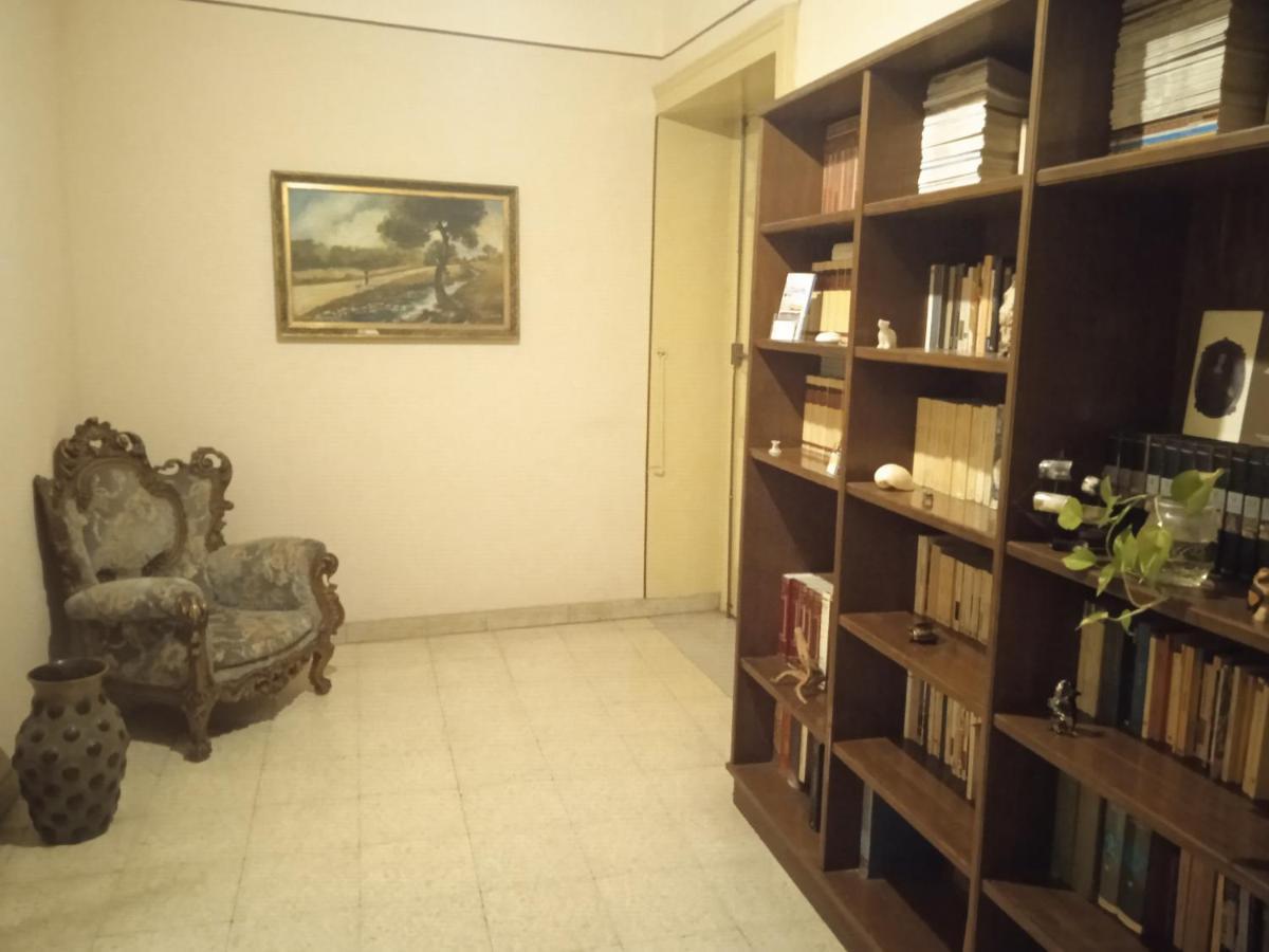 לינה וארוחת בוקר קטאניה Bed And Books Isabella מראה חיצוני תמונה