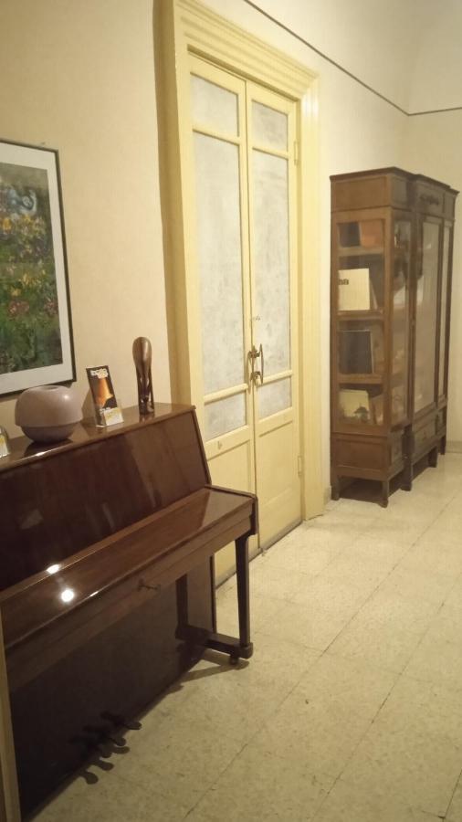 לינה וארוחת בוקר קטאניה Bed And Books Isabella מראה חיצוני תמונה