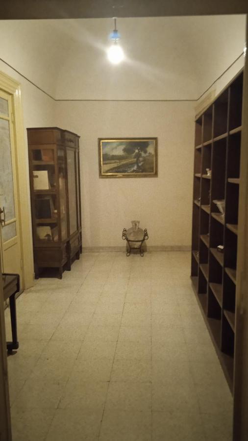לינה וארוחת בוקר קטאניה Bed And Books Isabella מראה חיצוני תמונה