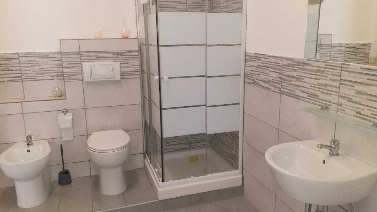 לינה וארוחת בוקר קטאניה Bed And Books Isabella מראה חיצוני תמונה