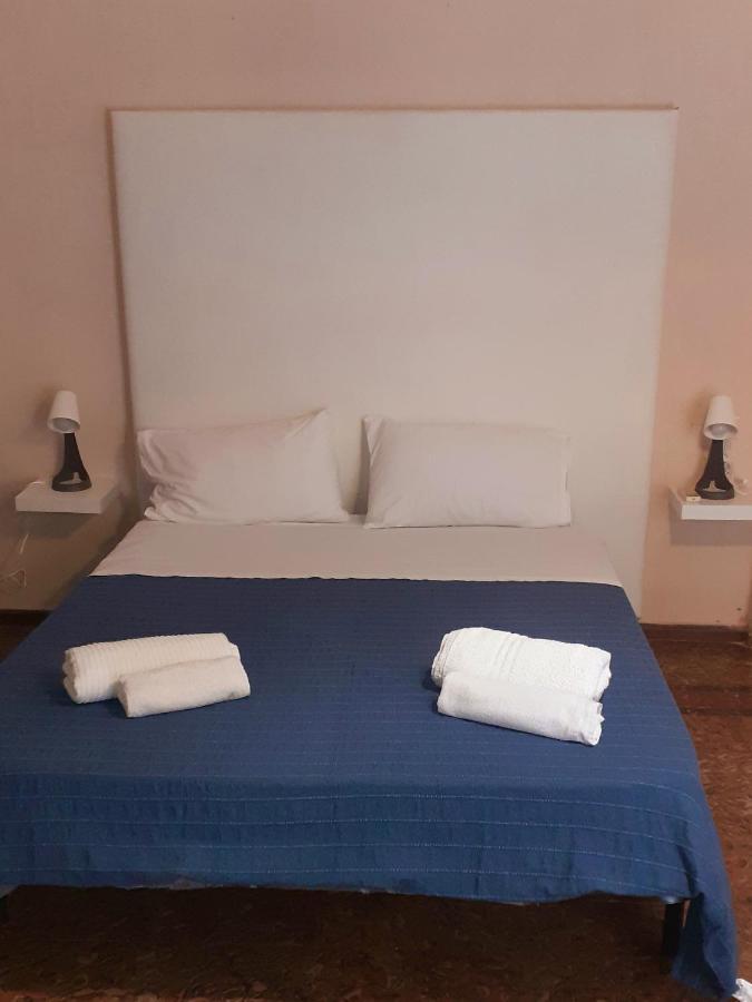 לינה וארוחת בוקר קטאניה Bed And Books Isabella מראה חיצוני תמונה