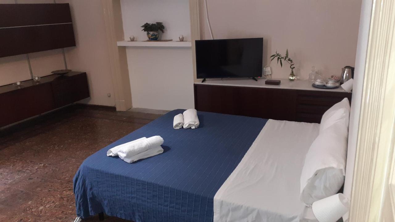 לינה וארוחת בוקר קטאניה Bed And Books Isabella מראה חיצוני תמונה
